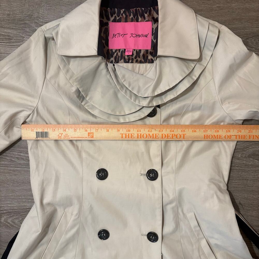 Betsey Johnson Trench Coat Womens Sz L Beige Ruffle Collar Leopard Lining Belted - Picture 11 of 12